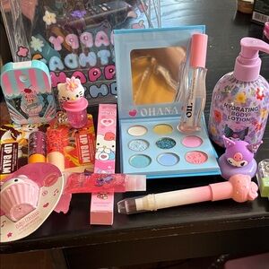 Ohana Blue Pastel Eyeshadow Palette + Pink Beauty Accessories